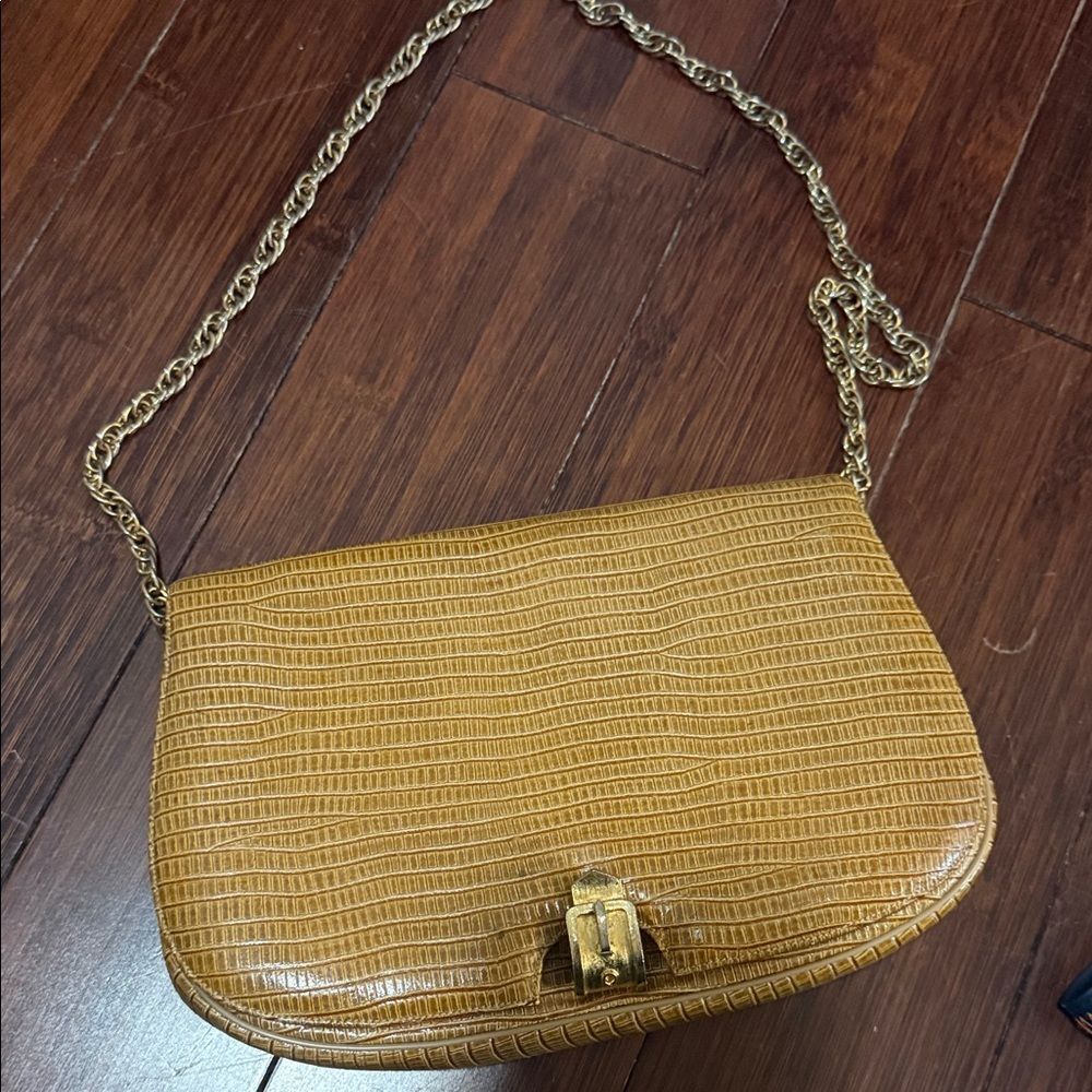 Elegant Tan Chain Shoulder Bag VINTAGE Leather Gold Strap and Buckle Closure